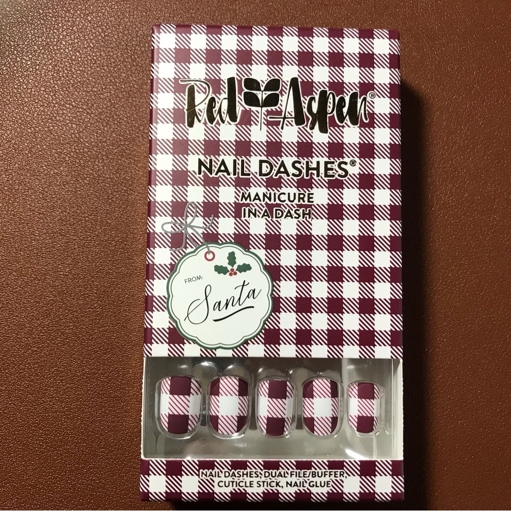 Short Square Press On Nails New In Box Santa’s Sassy Scarf